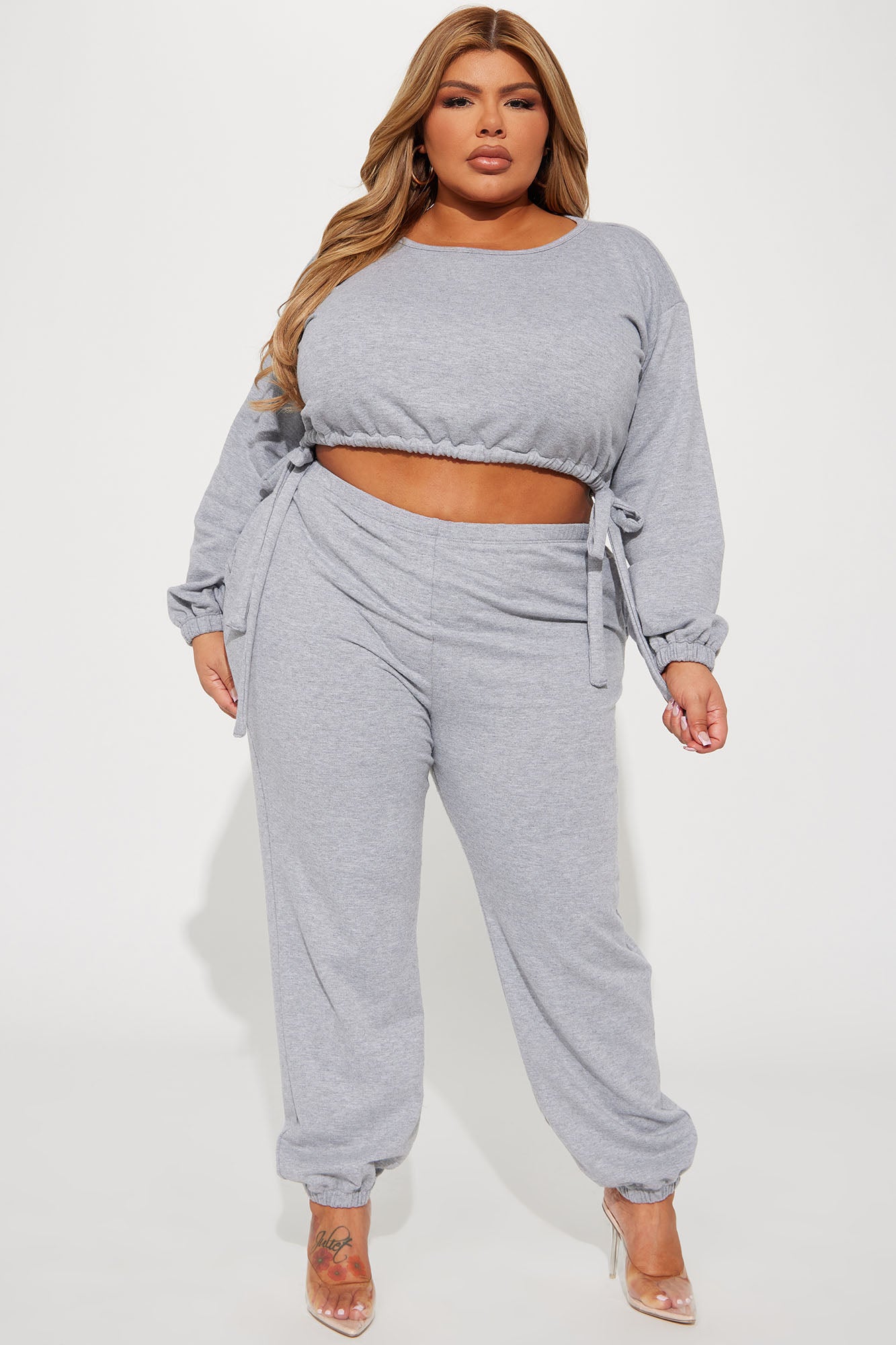 02-14-23Studio6_DD_CM_14-56-00_40_AS1273_HeatherGrey_P_7426_PLUS_JB