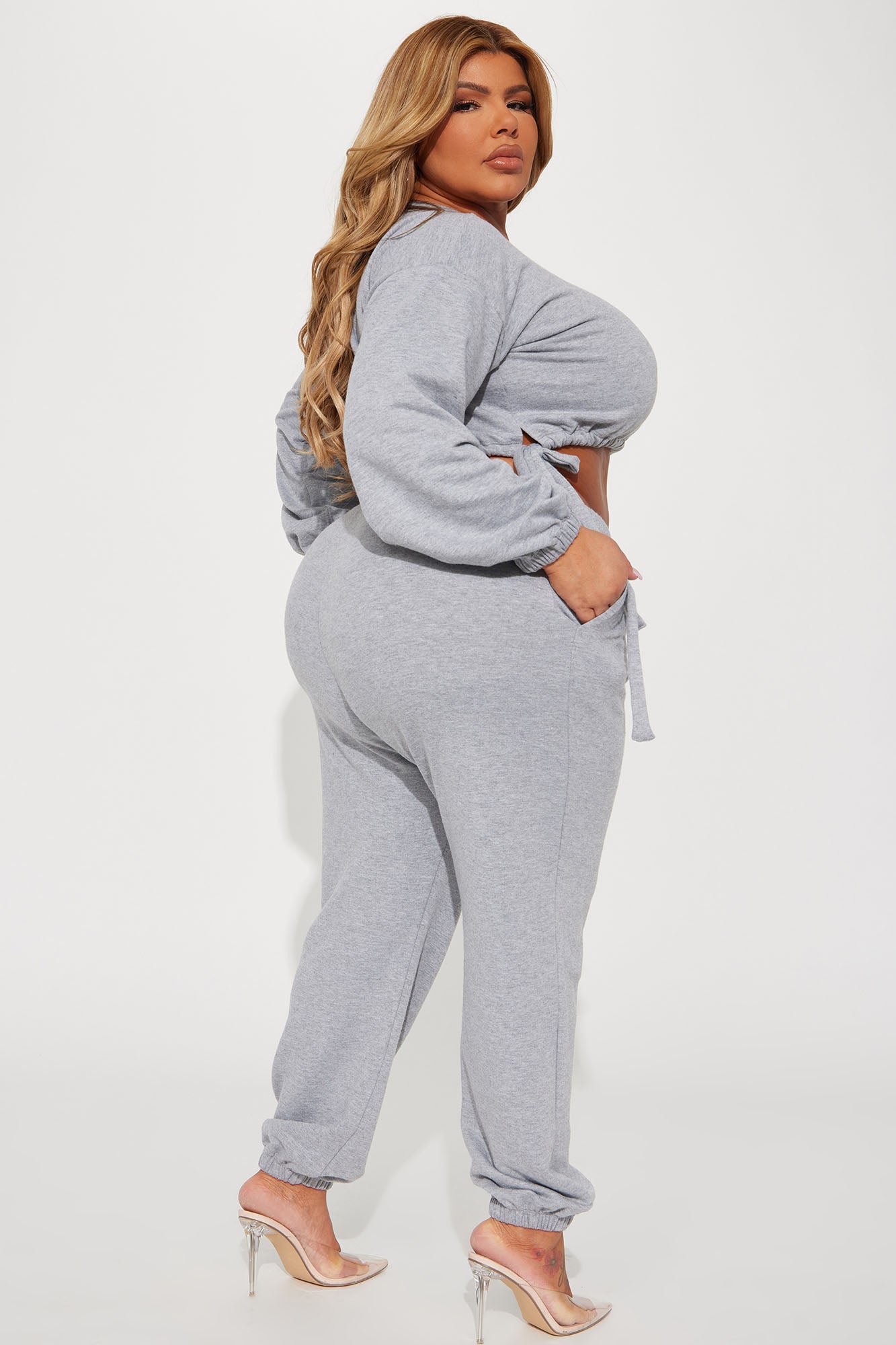 02-14-23Studio6_DD_CM_14-56-31_40_AS1273_HeatherGrey_P_7436_PLUS_JB