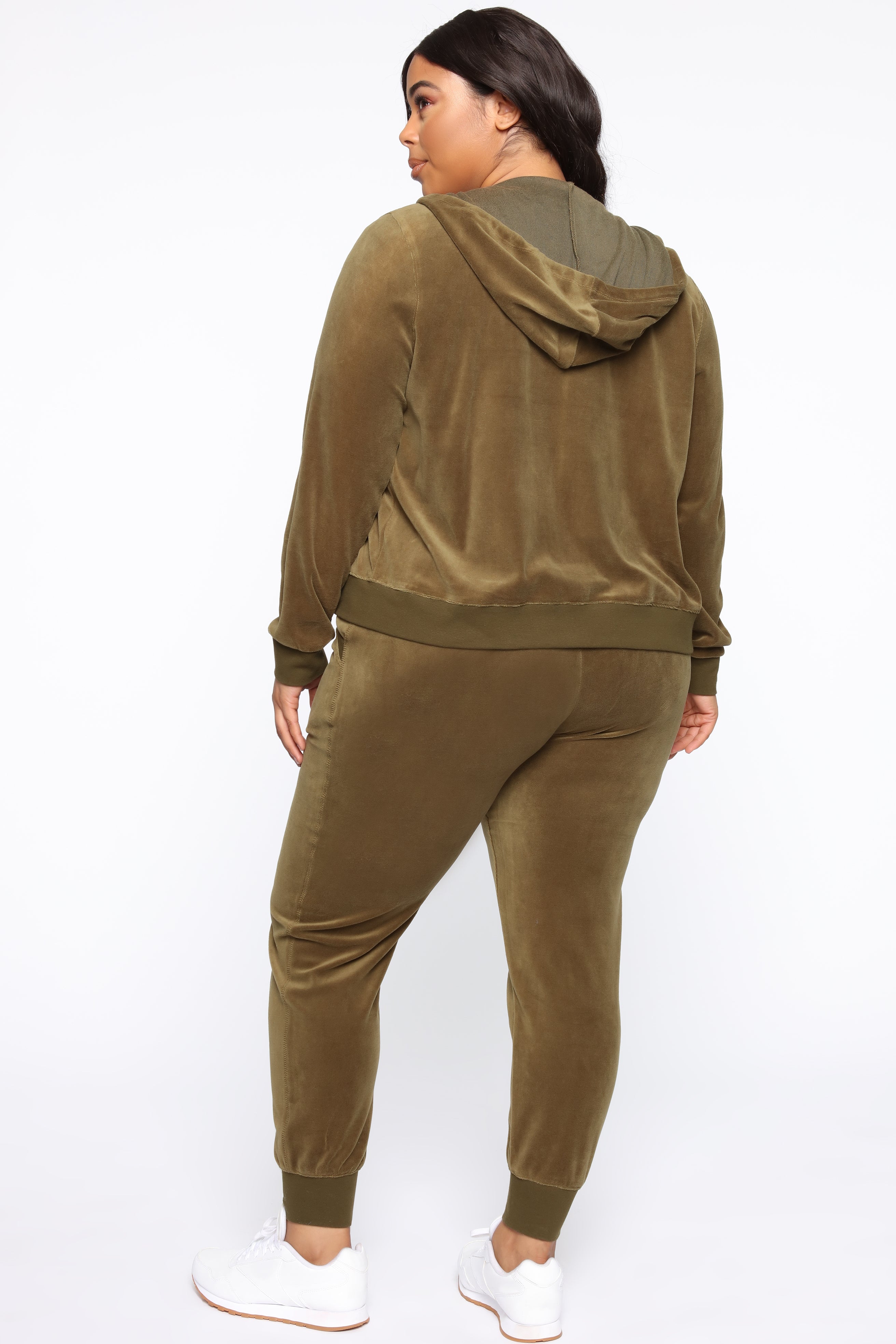 09-30-19_Studio_4_JP_ES_9-33_AM_1__68905H68904P_Olive_PLUS_5169_WG