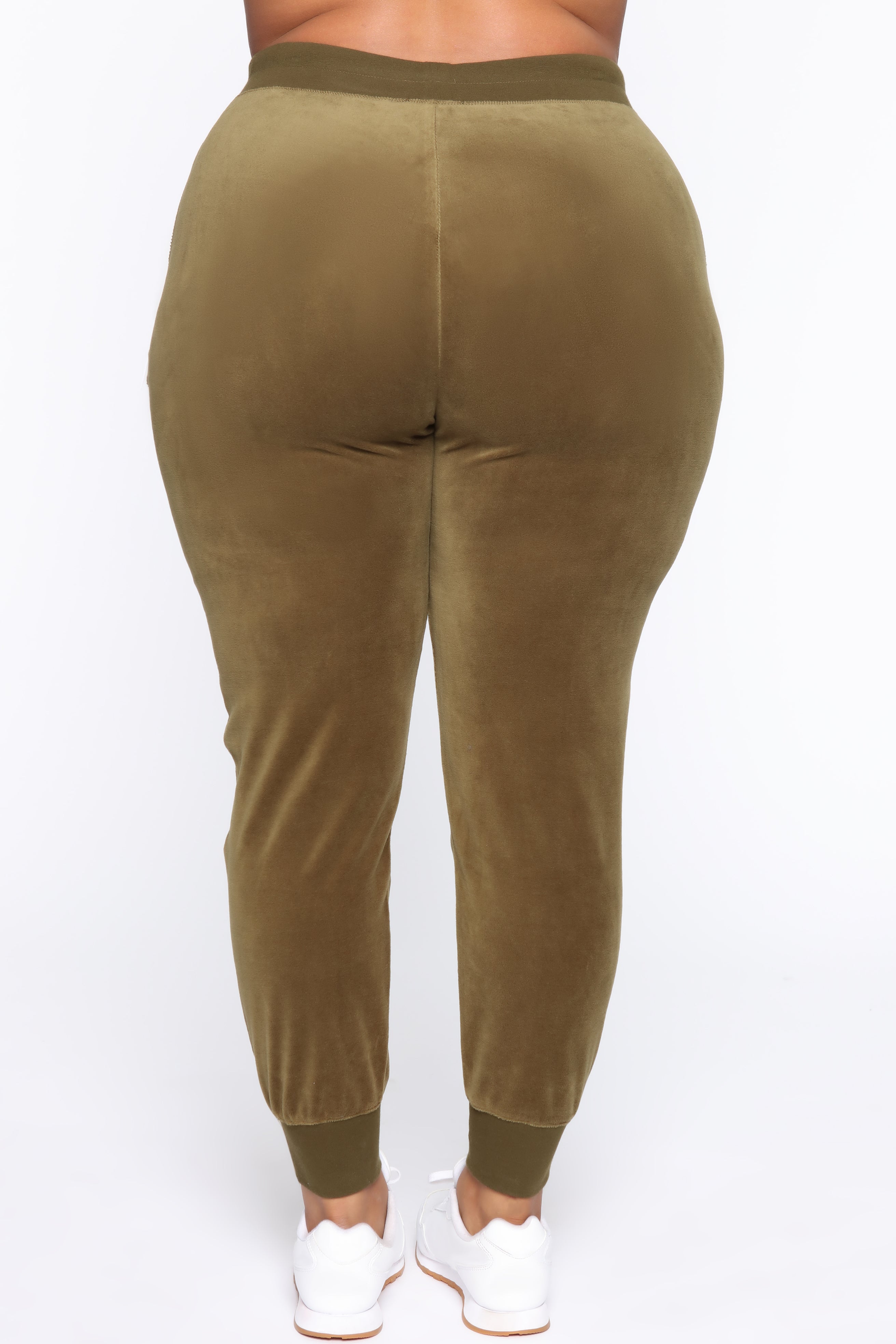 09-30-19_Studio_4_JP_ES_9-34_AM_1__68905H68904P_Olive_PLUS_5175_WG